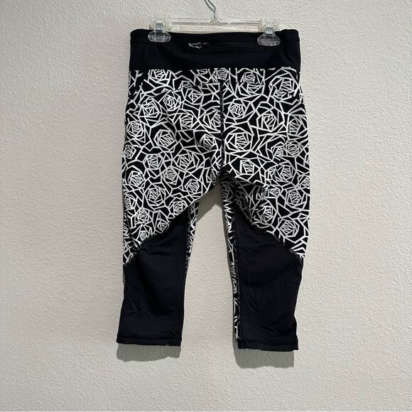 Lululemon Real Quick Crop Leggings Posey Black White Rose SZ 6 - Picture 8 of 12